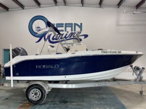 2018 18' Robalo R180